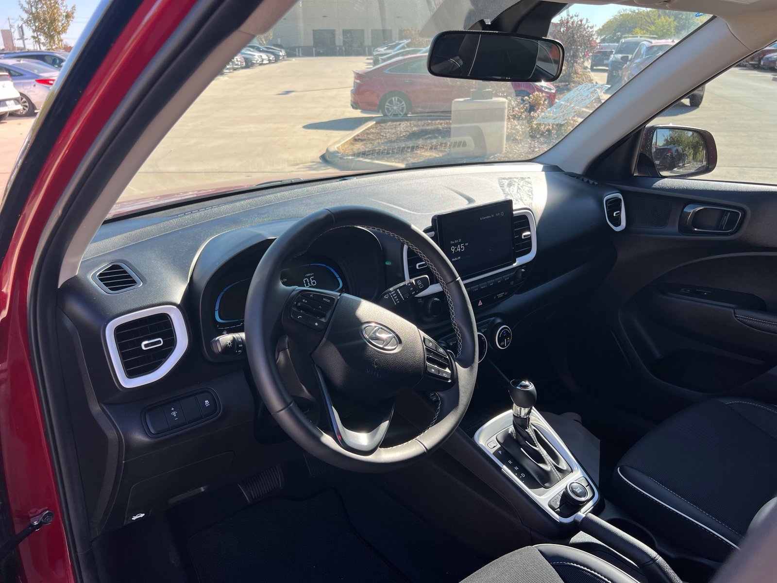 Used 2024 Hyundai Venue Limited FWD image 20