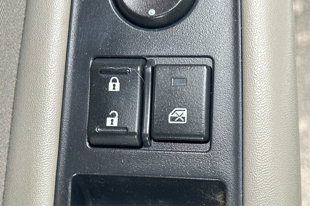 Used 2017 Honda HR-V LX image 33