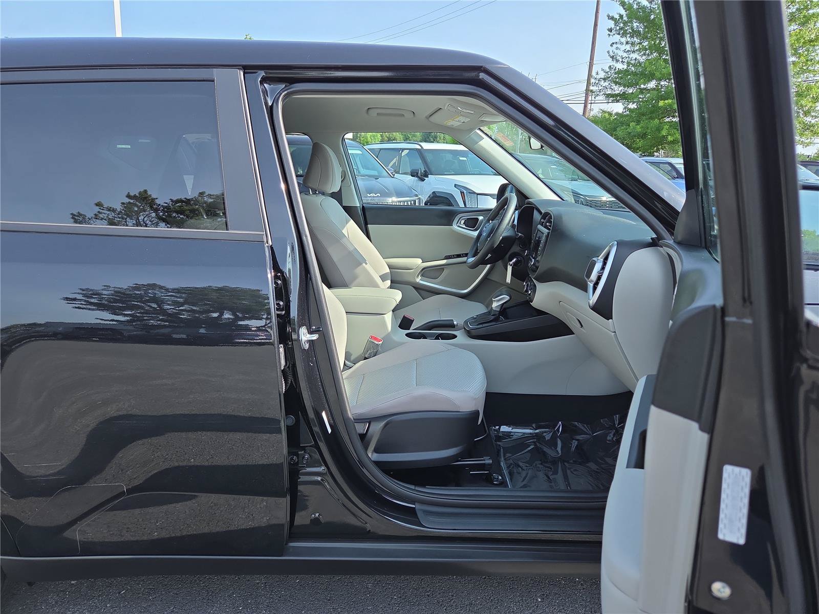 Certified 2024 Kia Soul LX FWD image 27