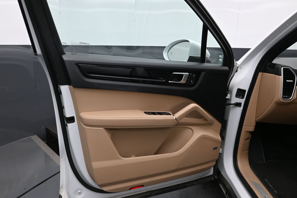 Certified 2022 Porsche Cayenne AWD/4WD image 8