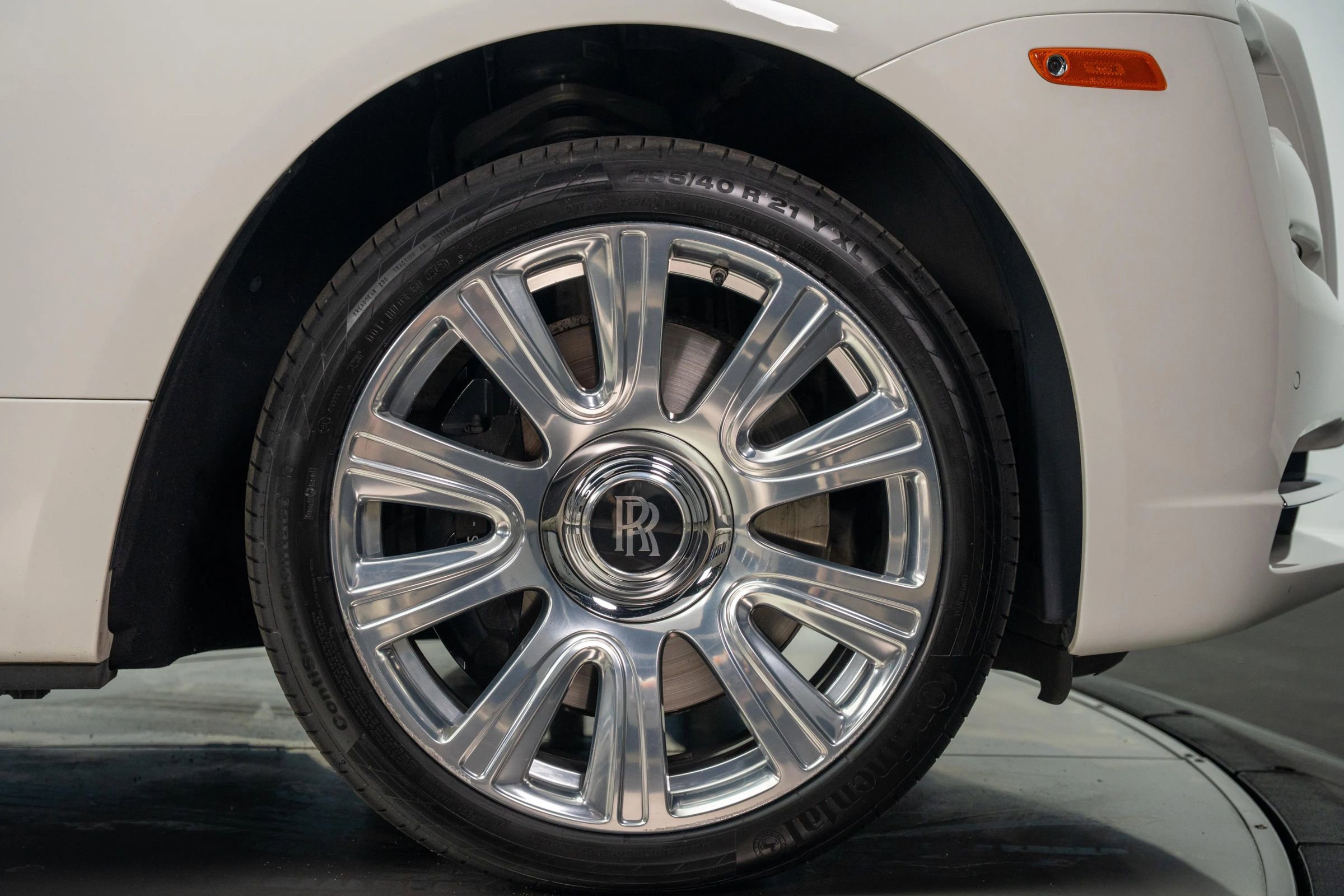 Used 2017 Rolls-Royce Dawn image 34