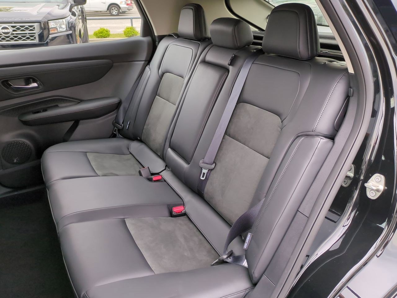 New 2024 Nissan Ariya AWD image 28