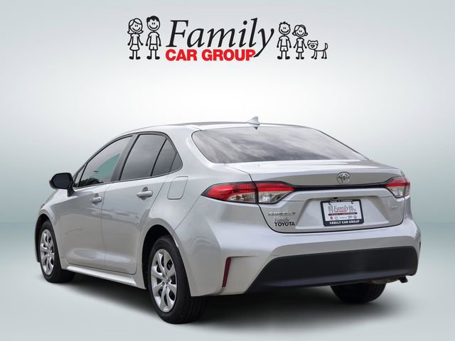 Used 2025 Toyota Corolla LE FWD image 3