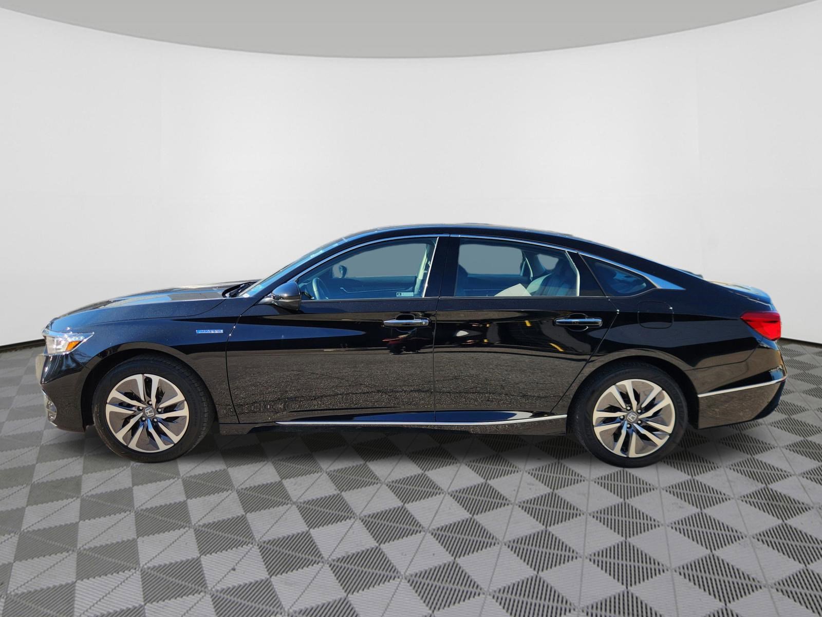 Used 2018 Honda Accord Touring image 5