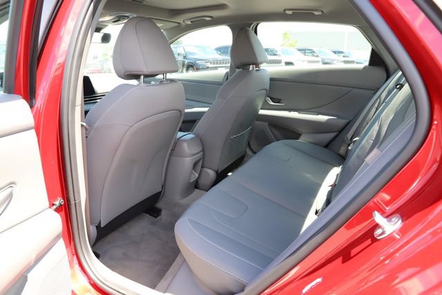 Used 2025 Hyundai Elantra SEL FWD image 18