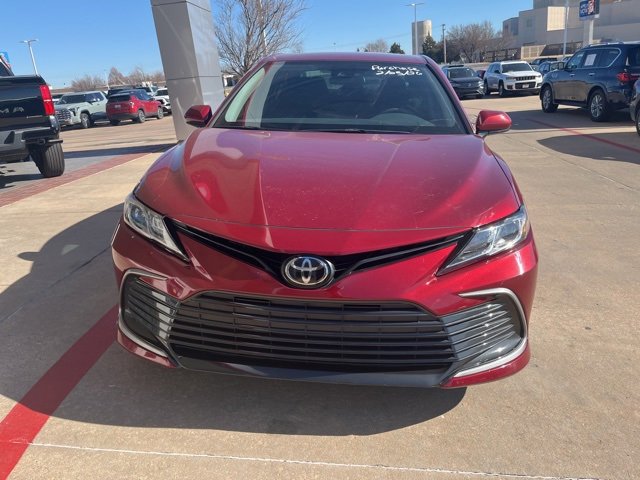 Used 2021 Toyota Camry LE image 3