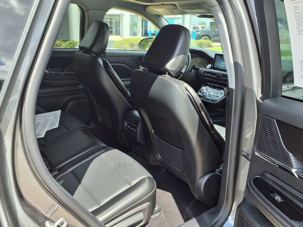 Used 2022 Lincoln Corsair Reserve w/ Equipment Group 201A FWD image 8