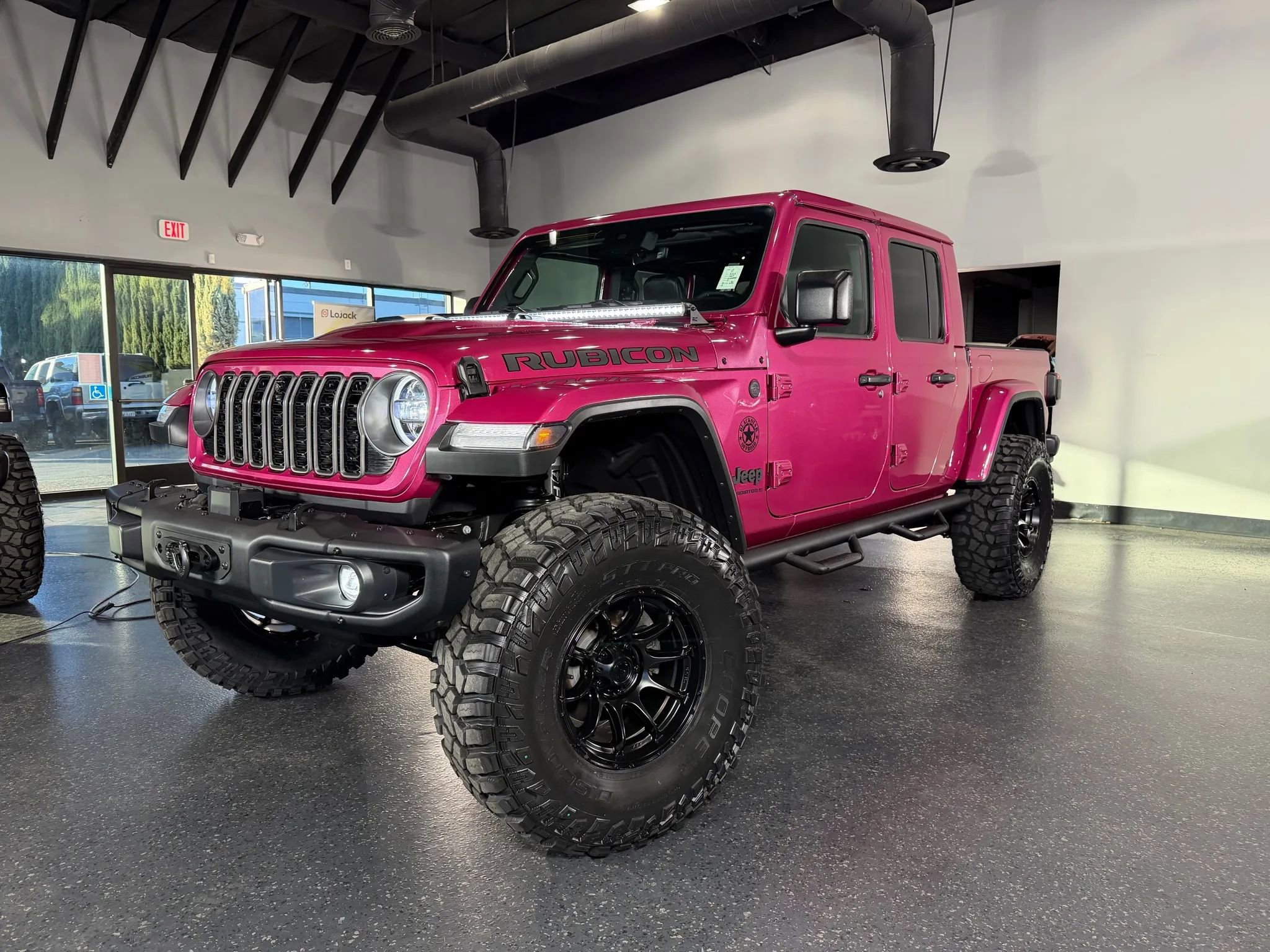 Used 2024 Jeep Gladiator Rubicon AWD/4WD image 28