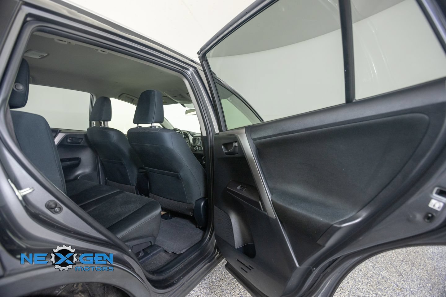 Used 2016 Toyota RAV4 LE FWD image 32