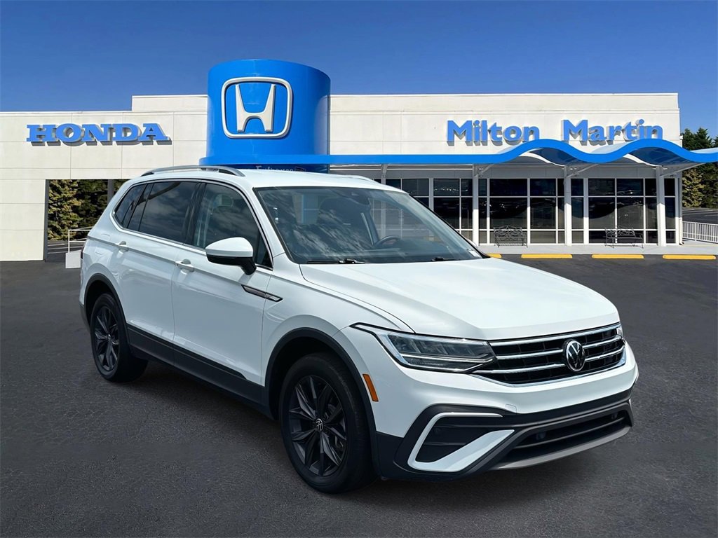 Used 2024 Volkswagen Tiguan SE image 1