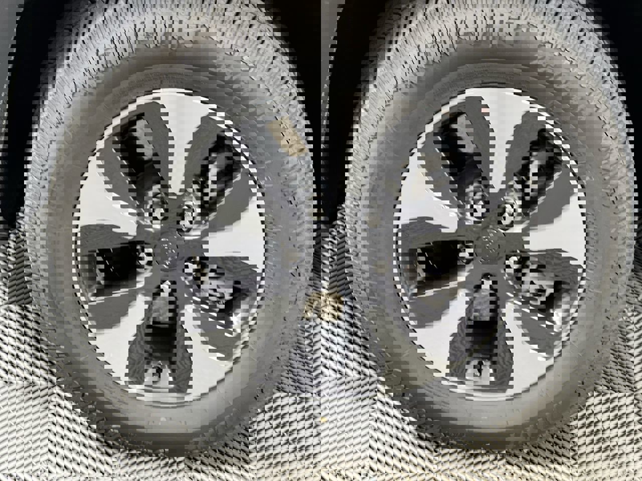 Used 2024 Jeep Grand Cherokee Limited 4xe image 11