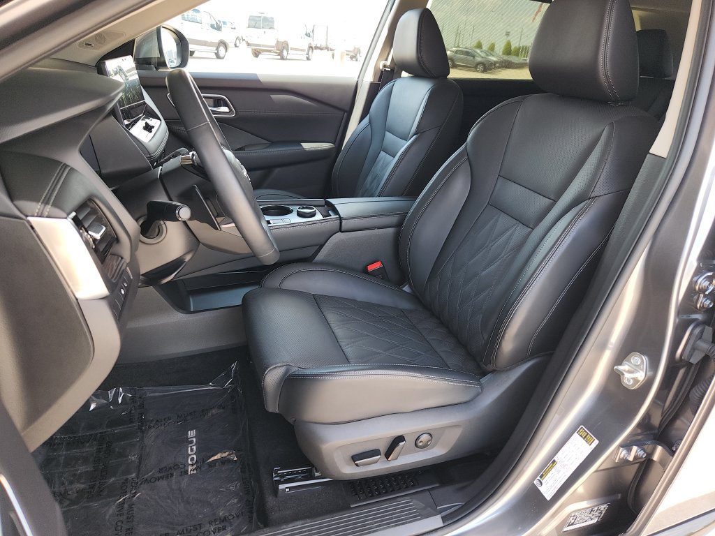 Used 2026 Nissan Rogue Platinum w/ Platinum Premium Package AWD/4WD image 13