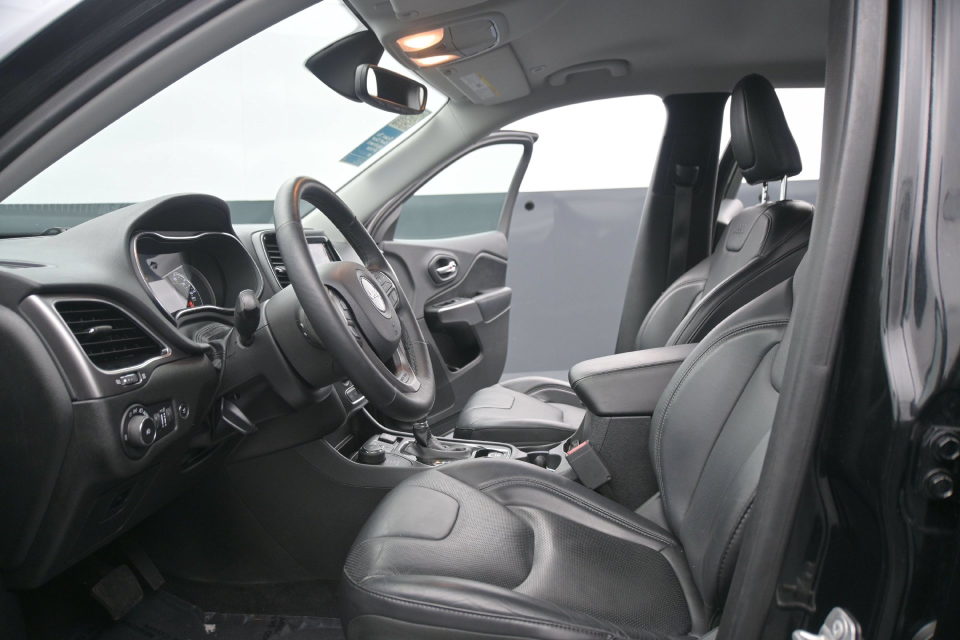 Used 2019 Jeep Cherokee Limited w/ Trailer Tow Group AWD/4WD image 20