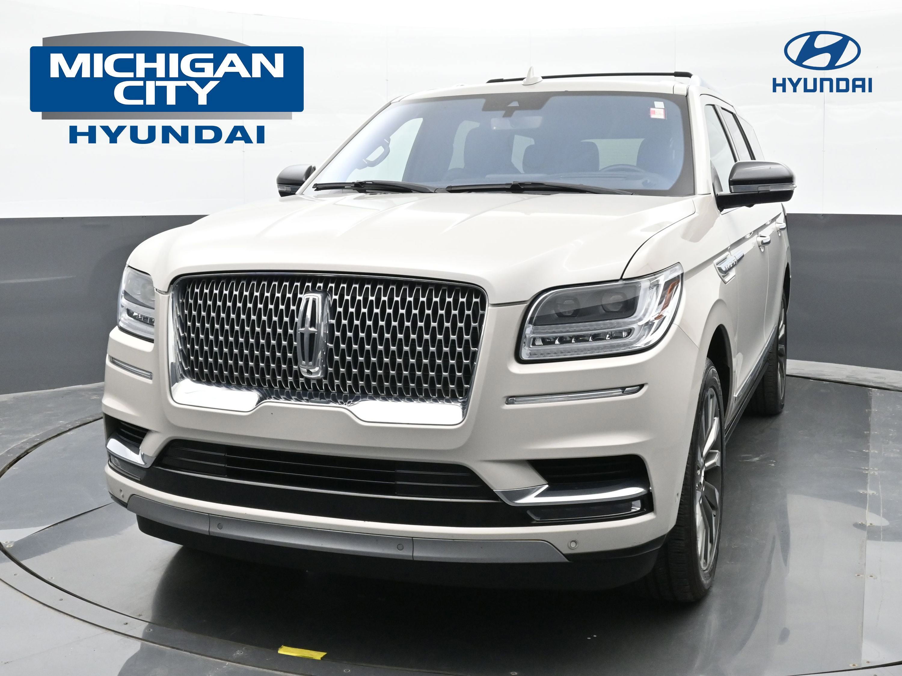 Used 2019 Lincoln Navigator Select w/ Technology Package AWD/4WD image 1