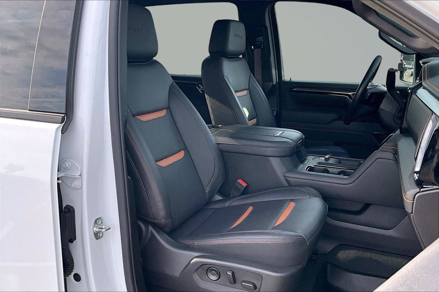 Used 2025 GMC Sierra 3500 AT4 w/ AT4 Premium Plus Package image 9