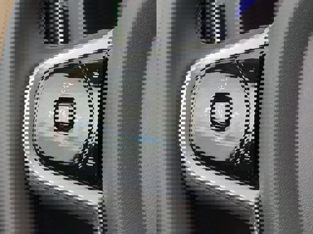 Used 2026 Volvo XC60 B5 Plus w/ Protection Package Premier image 24