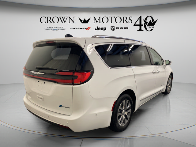 Used 2024 Chrysler Pacifica Pinnacle FWD image 14