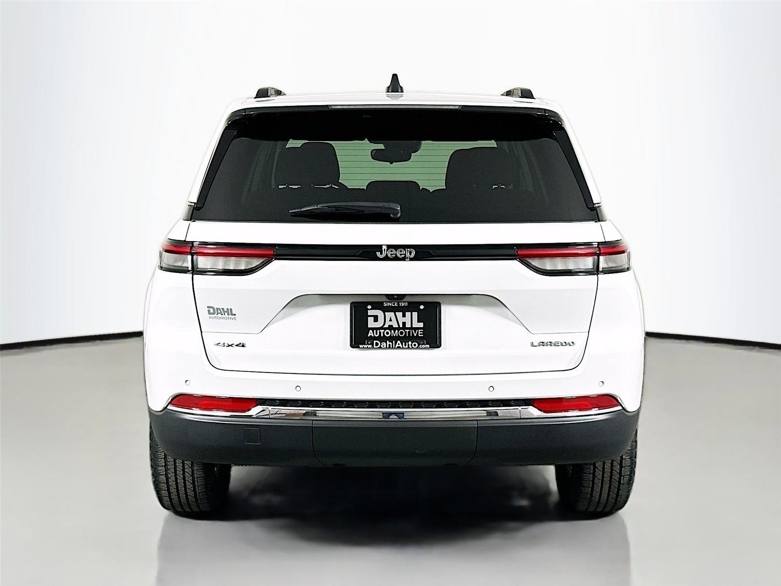 Used 2023 Jeep Grand Cherokee Laredo w/ Luxury Tech Group I image 12