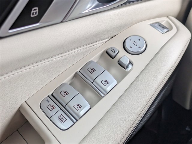 Used 2025 BMW X7 M60i image 19