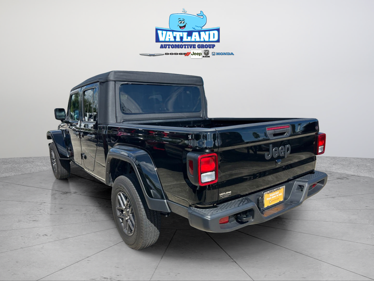 Certified 2025 Jeep Gladiator Sport AWD/4WD image 3