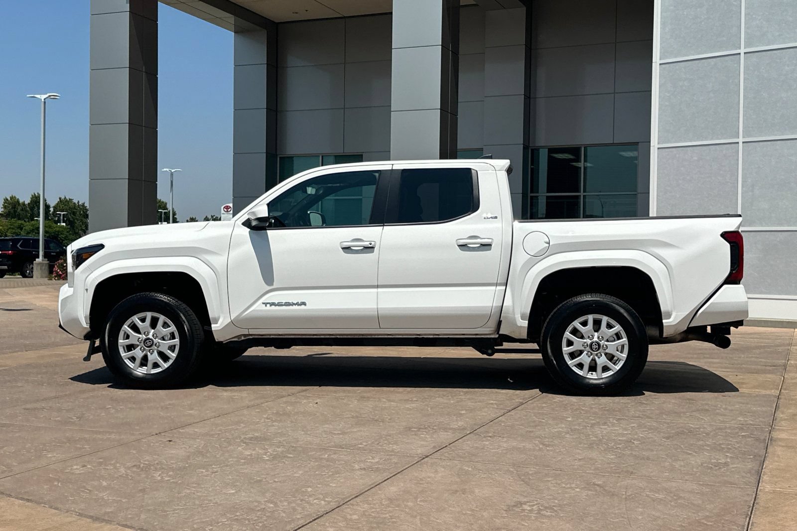 Certified 2025 Toyota Tacoma SR5 AWD/4WD image 8