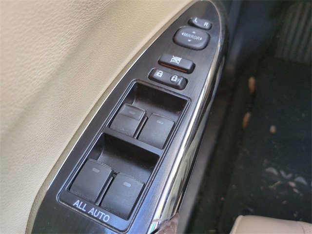 Used 2014 Toyota Avalon Limited image 30