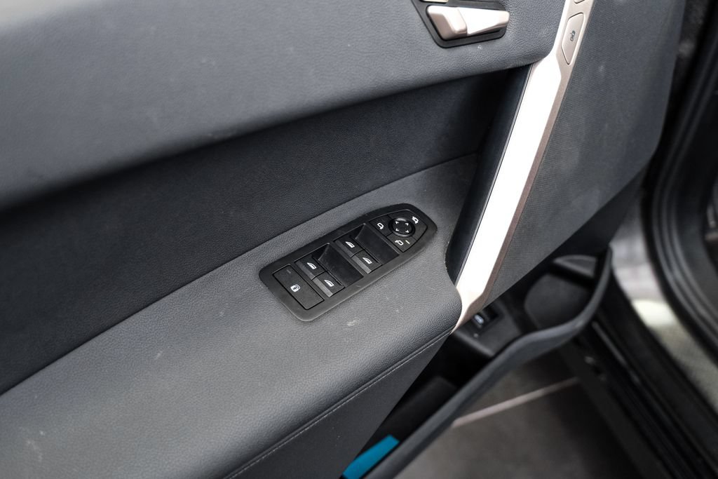 Used 2024 BMW iX xDrive50 w/ Sport Package AWD/4WD image 40