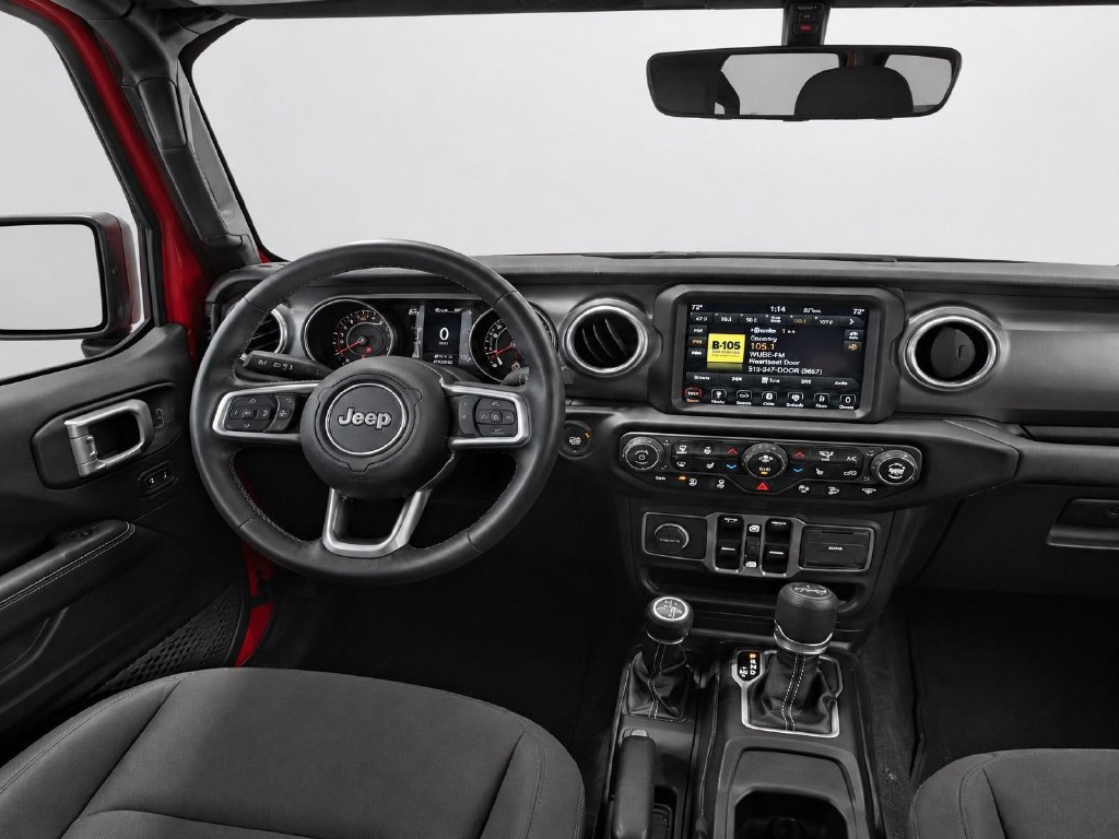Used 2018 Jeep Wrangler Unlimited Sahara AWD/4WD image 28