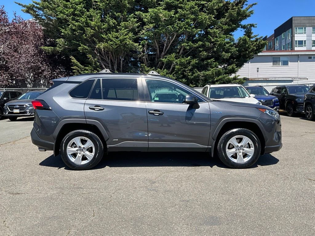 Used 2020 Toyota RAV4 XLE w/ Convenience Package AWD/4WD image 9