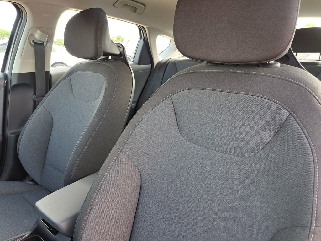 Used 2025 Kia K4 LXS image 19