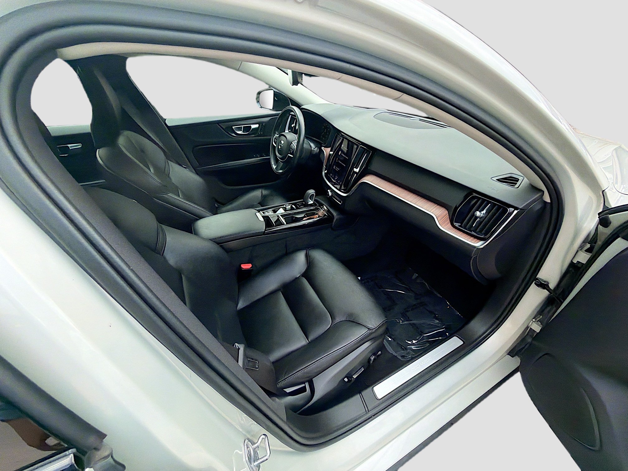 Used 2022 Volvo S60 T8 R-Design Expression w/ Advanced Package AWD/4WD image 30