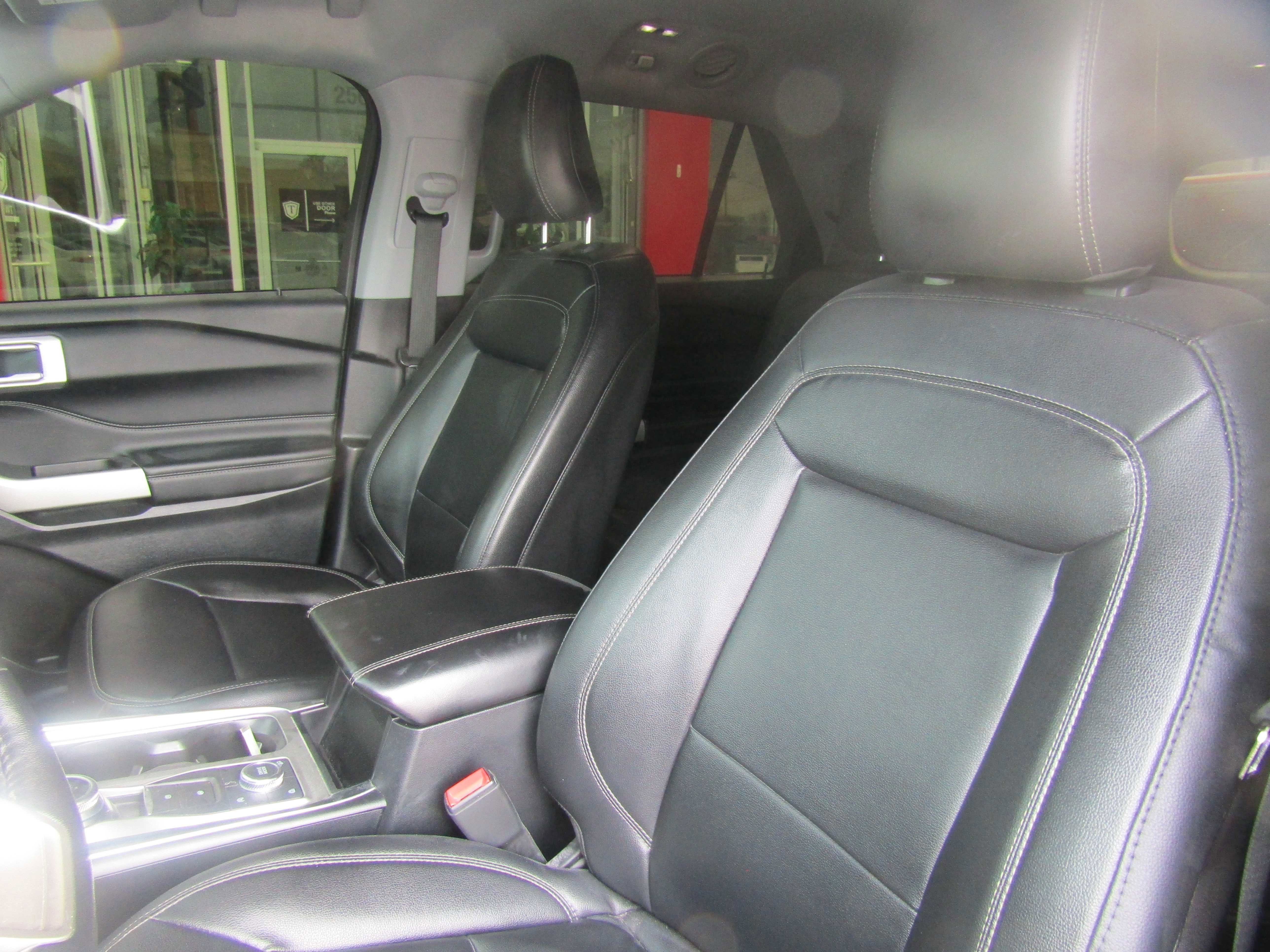 Used 2021 Ford Explorer XLT w/ Equipment Group 202A AWD/4WD image 12