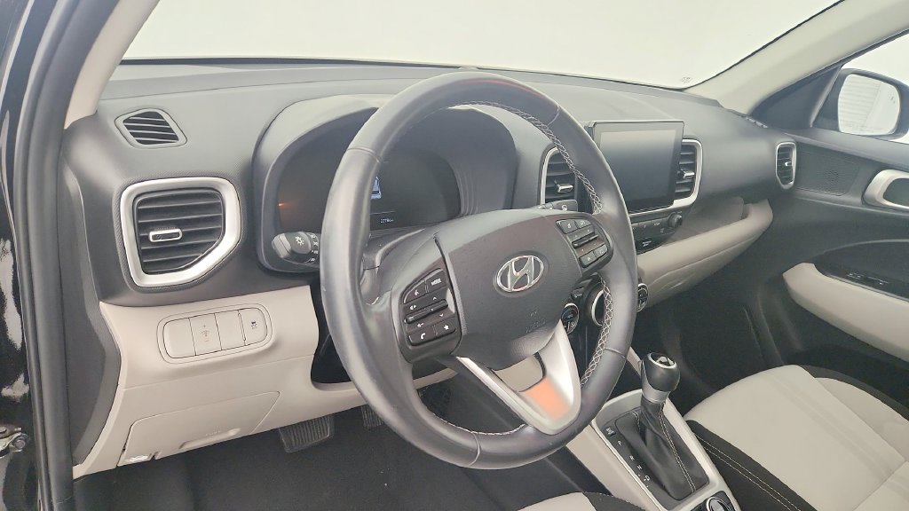 Used 2025 Hyundai Venue SEL FWD image 13
