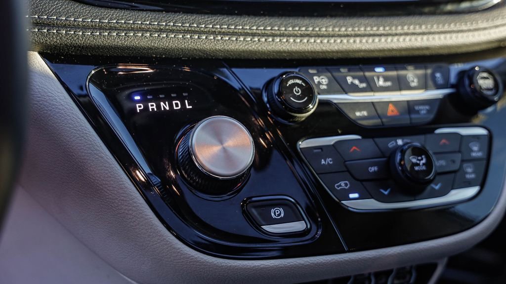 Certified 2023 Chrysler Pacifica Touring-L image 23