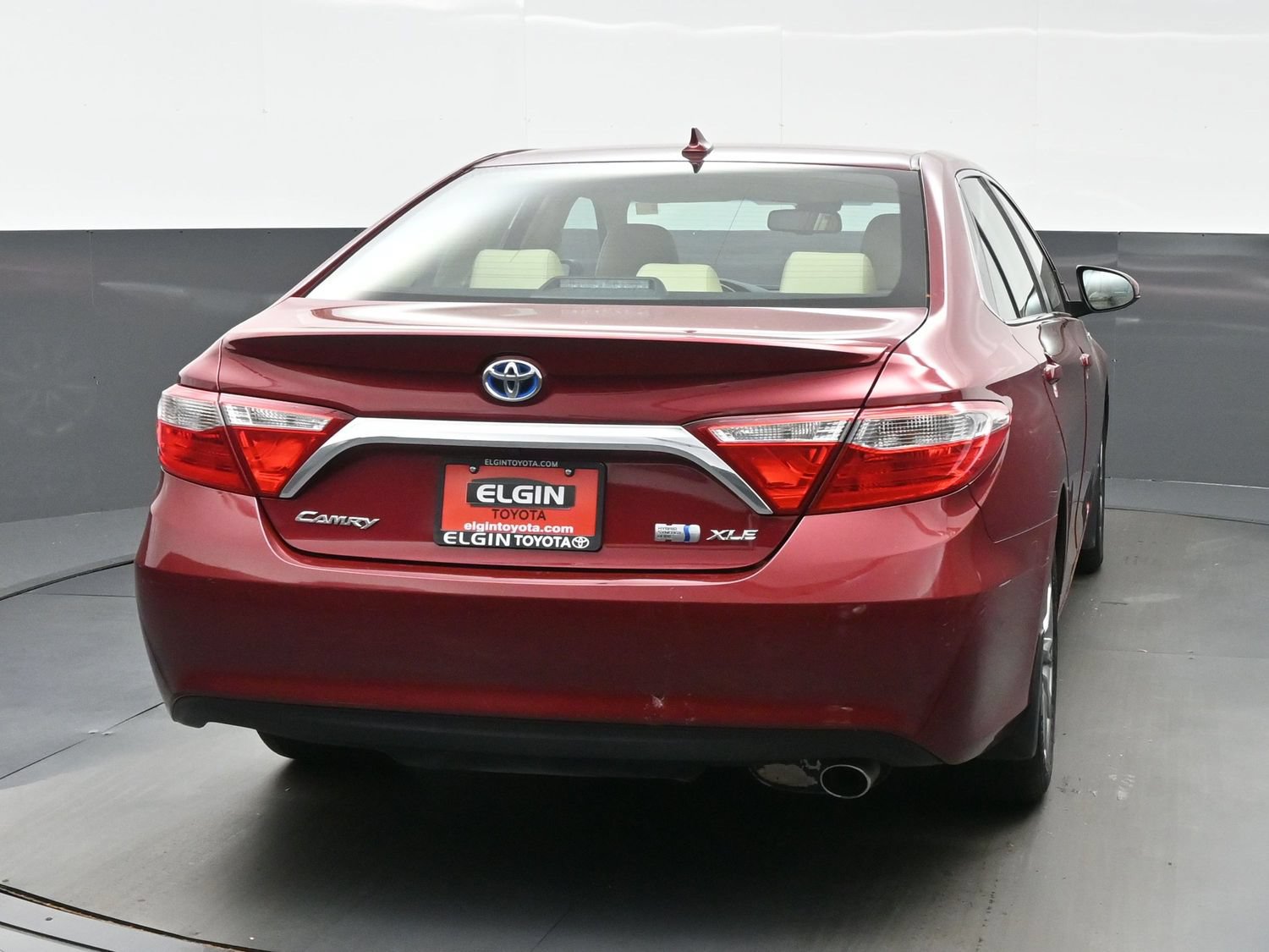 Used 2017 Toyota Camry XLE w/ Moonroof Package FWD image 5