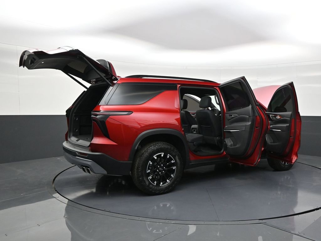 Used 2025 Chevrolet Traverse Z71 w/ Enhanced Driving Package AWD/4WD image 29