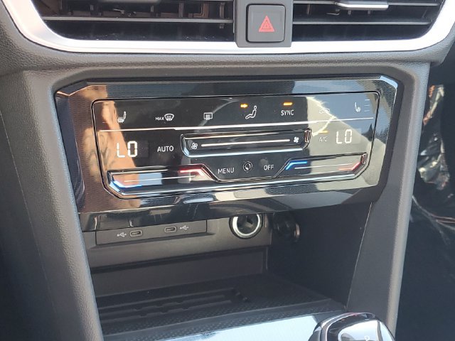 New 2027 Volkswagen Taos SE AWD/4WD image 25