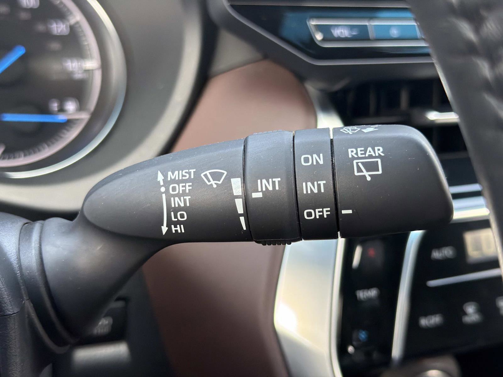 Used 2023 Toyota Venza XLE AWD/4WD image 21