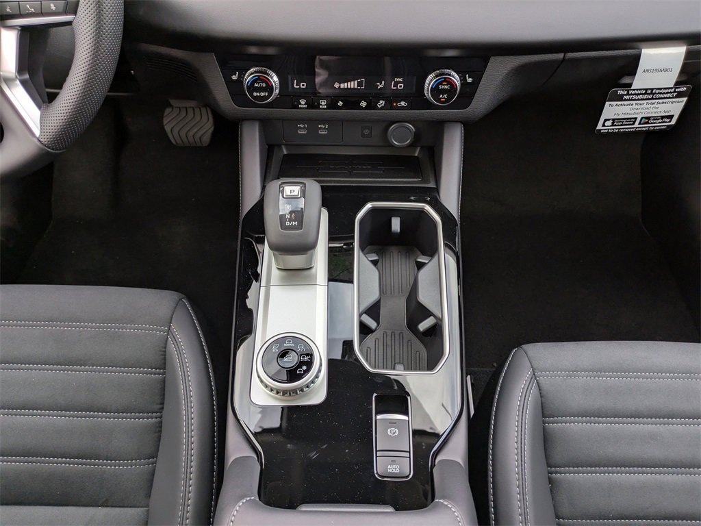 New 2025 Mitsubishi Outlander SE image 20