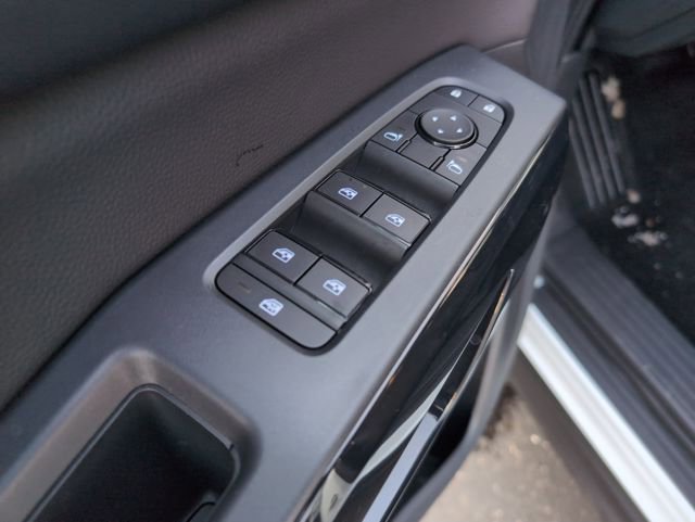 New 2025 Nissan Pathfinder SV w/ Black Appearance Package image 16