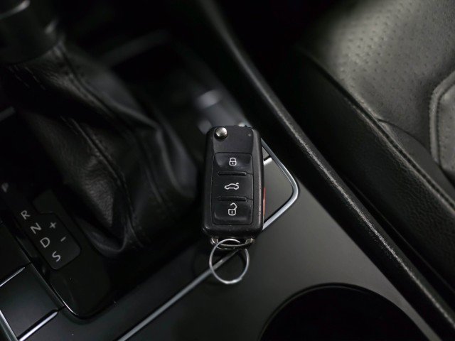 Used 2017 Volkswagen Passat 1.8T R-Line image 39