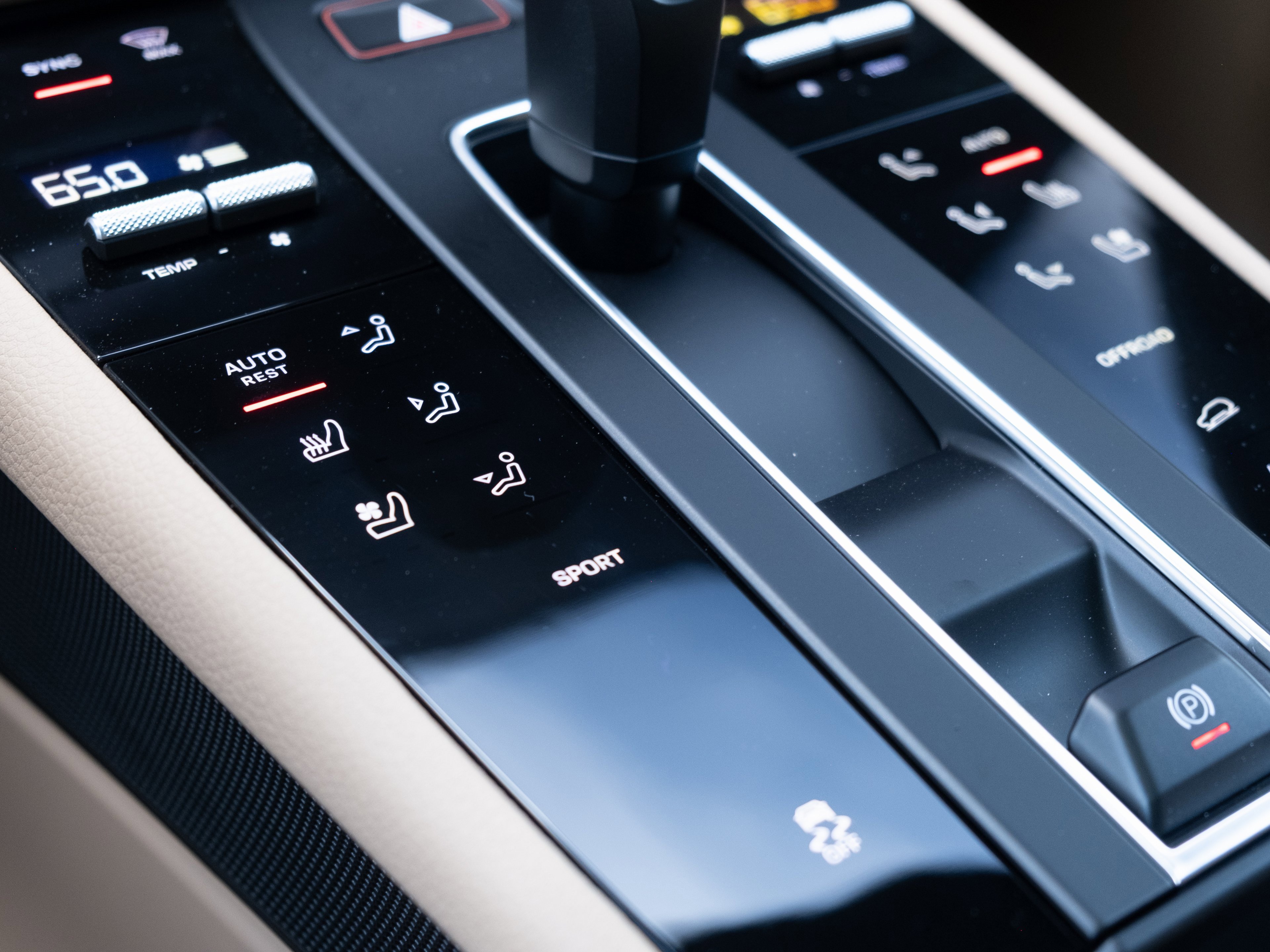 Certified 2025 Porsche Macan image 26