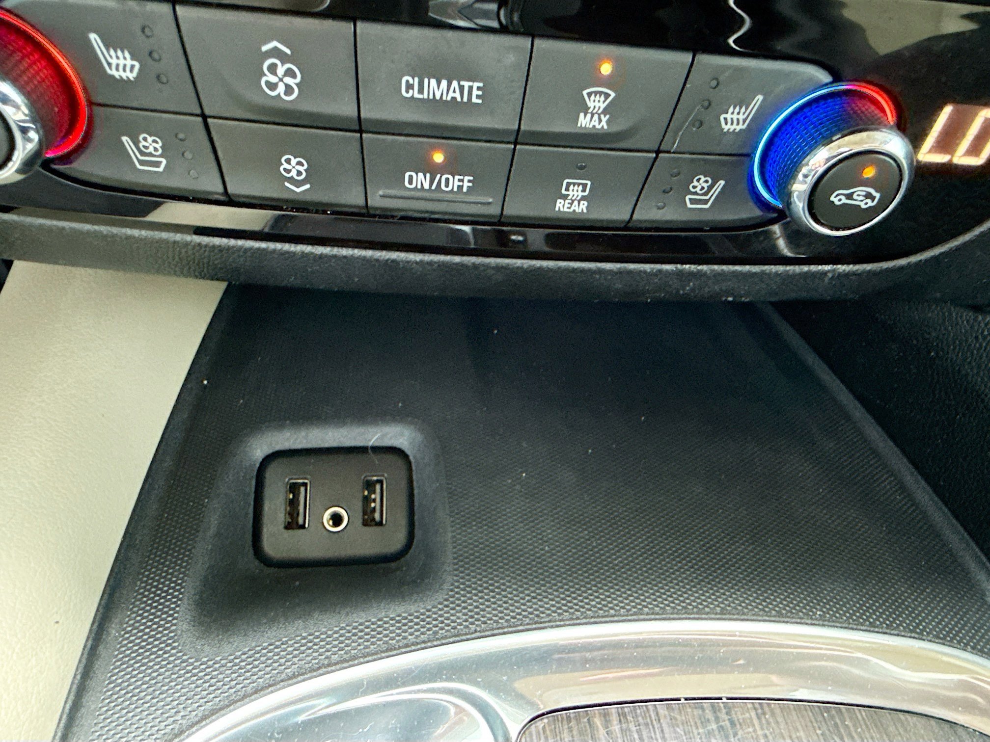 Used 2018 Buick Enclave Premium w/ Experience Buick Package FWD image 33