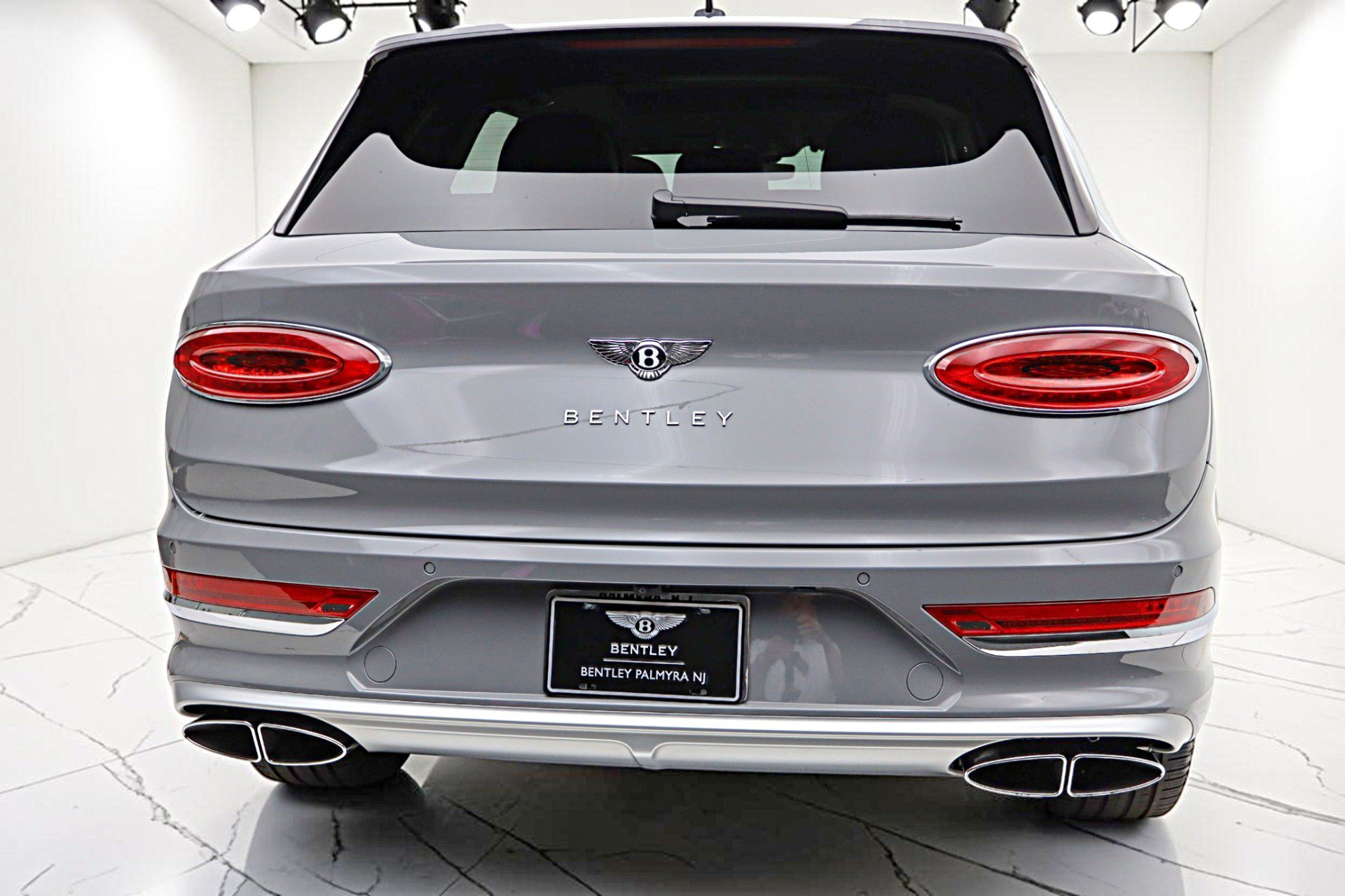 Used 2024 Bentley Bentayga Extended Wheelbase AWD/4WD image 11