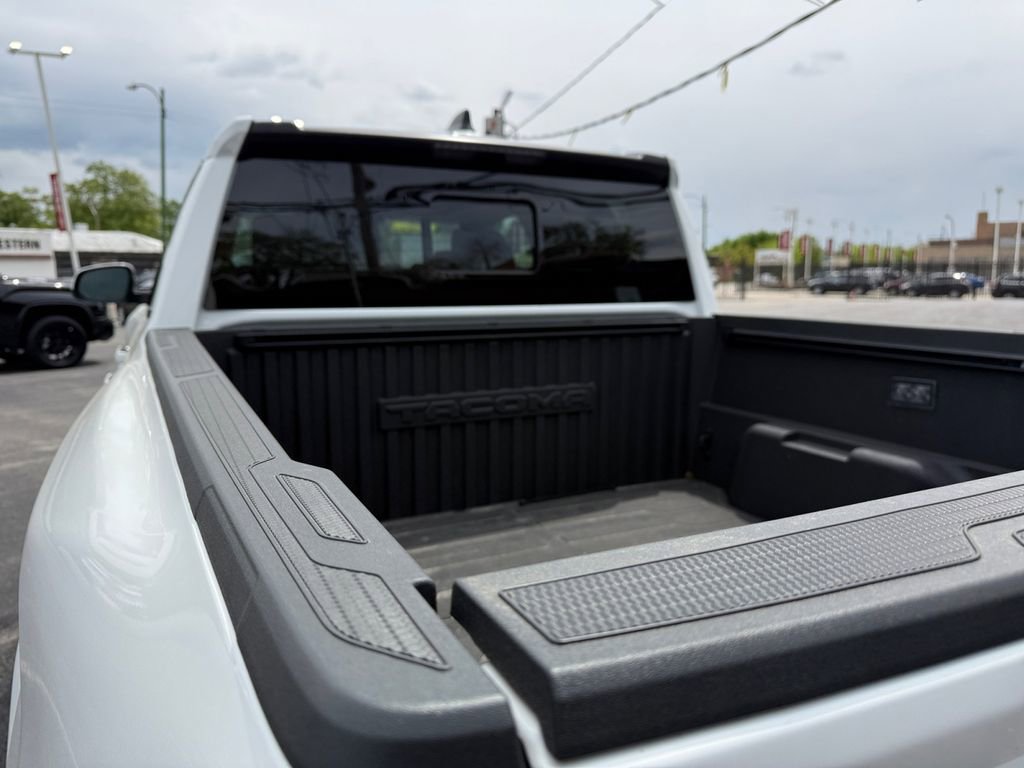 Used 2025 Toyota Tacoma SR5 AWD/4WD image 24