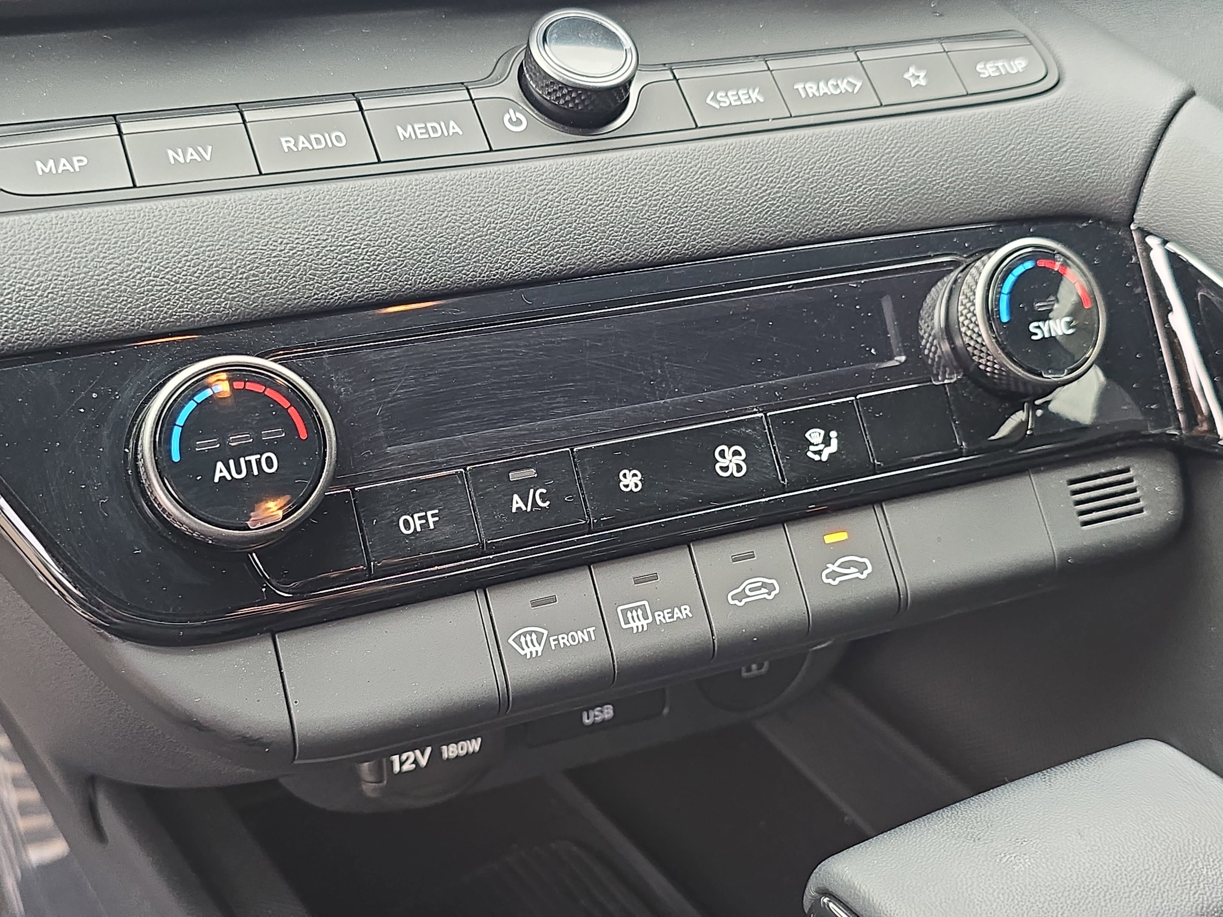 Certified 2025 Hyundai Elantra SEL FWD image 21