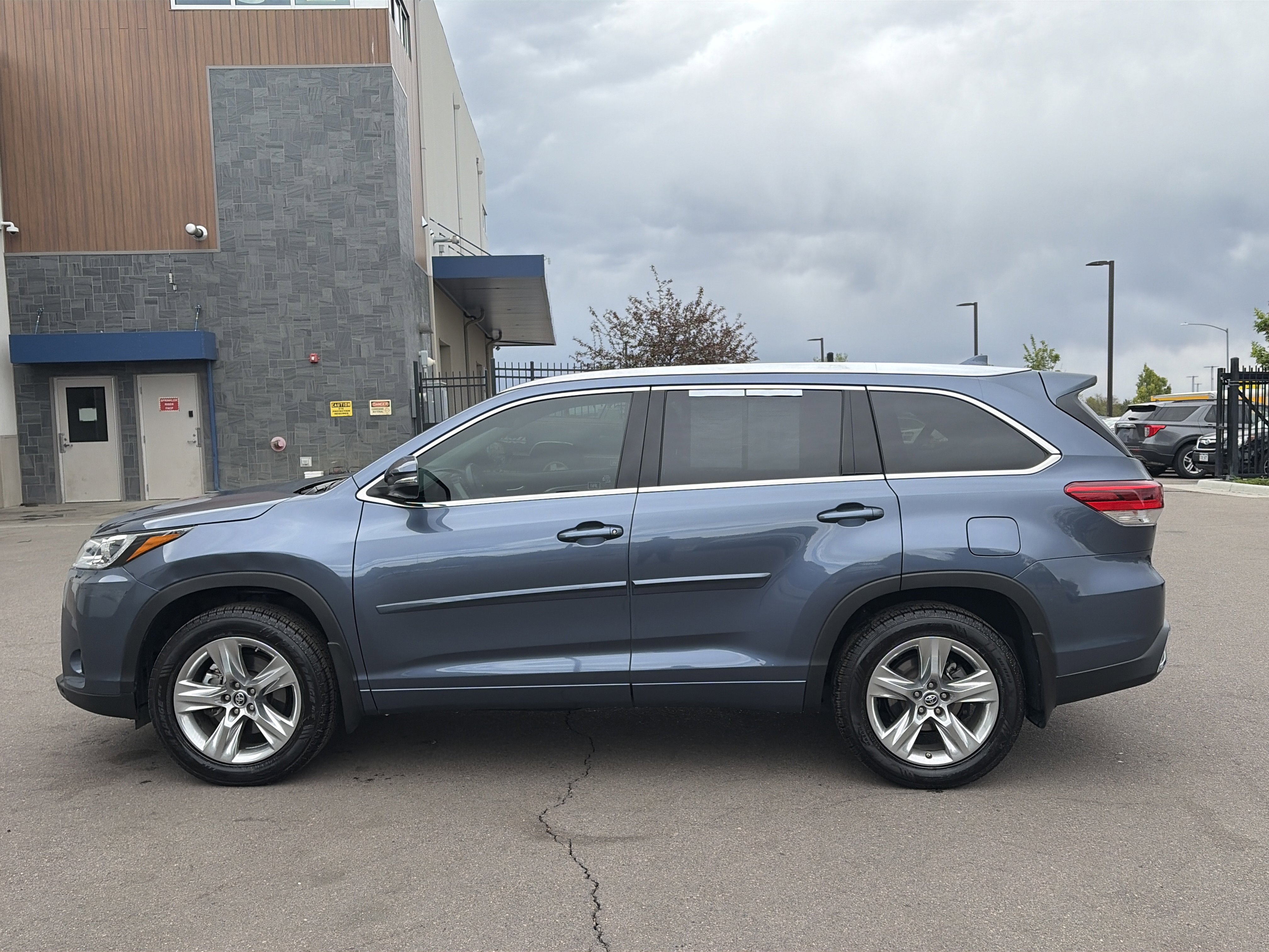 Used 2019 Toyota Highlander Limited AWD/4WD image 8