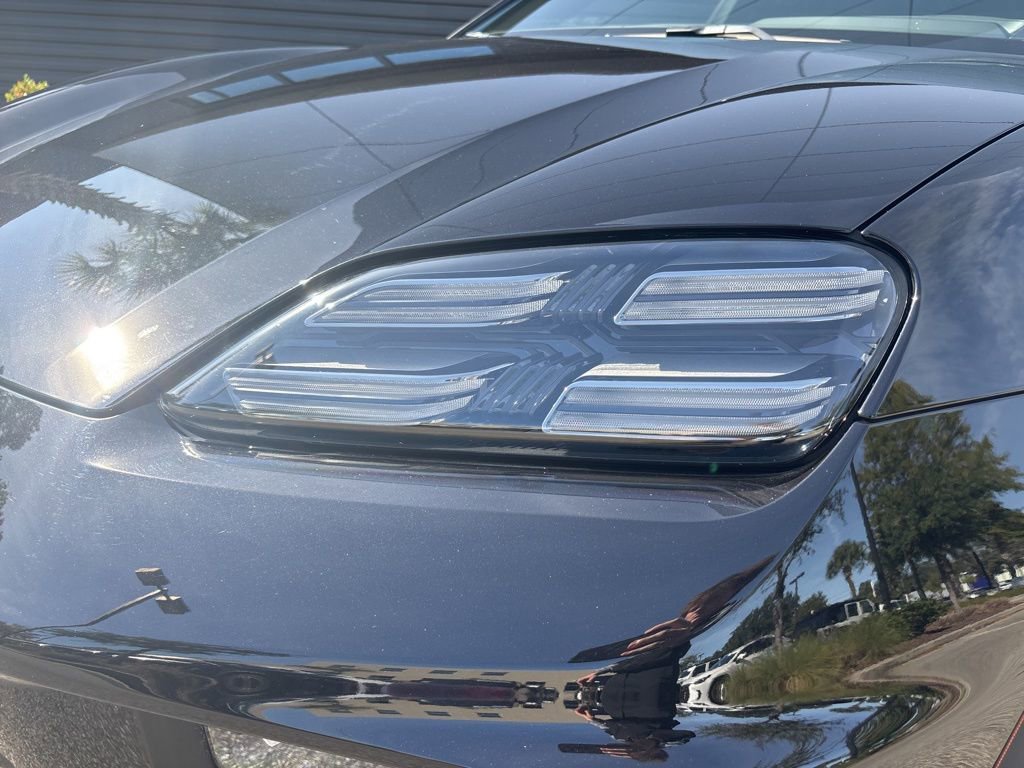 Certified 2025 Porsche Macan Electric RWD image 10