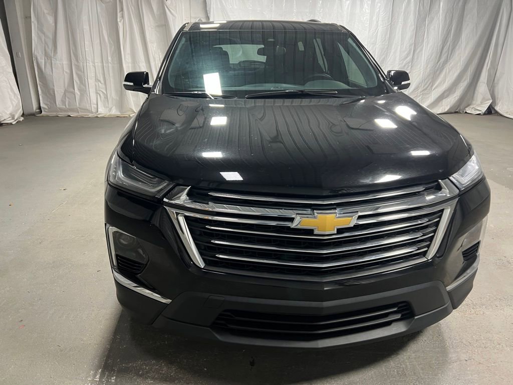 Used 2023 Chevrolet Traverse LT image 2