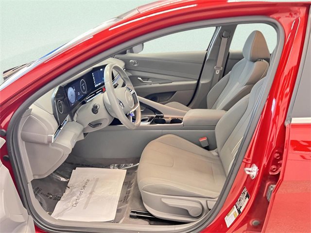Used 2025 Hyundai Elantra SEL image 18